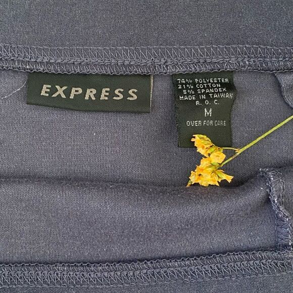 👗EXPRESS SKIRT IN A GREY/PURPLE COLOR. Sz M. Elastic Waist. Front side slit. - Picture 5 of 6